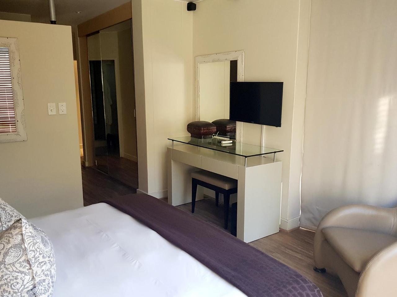 Weom Apartments Sandton Esterno foto